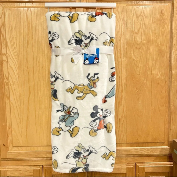 NWT! Mickey & Friends blanket! - Picture 1 of 5